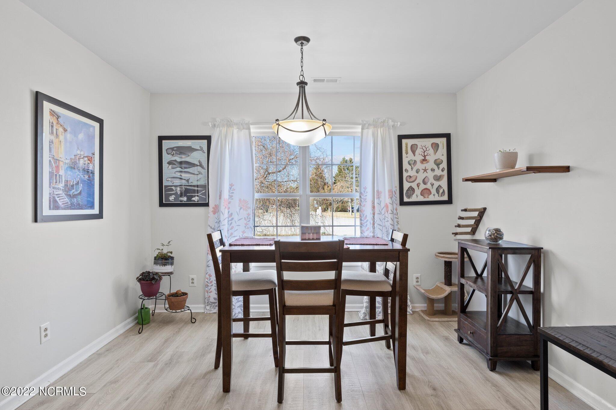 203 Foxhall Road Newport, NC 28570 - Photo 11 of 40 Dining