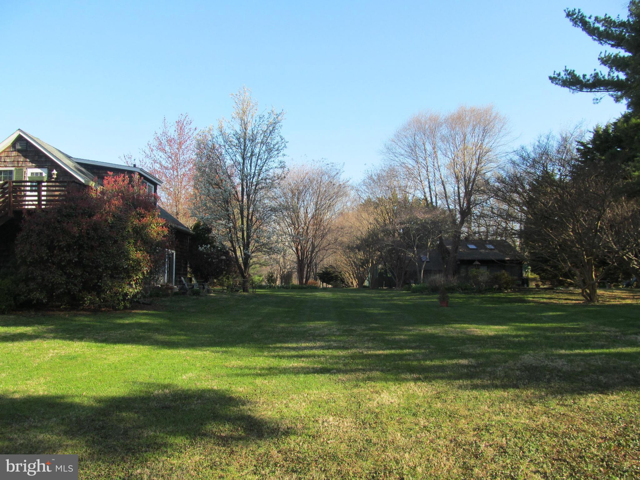 1413 Sharps Point Road Annapolis, MD 21409 - Photo 13 of 29 a backyard of a house