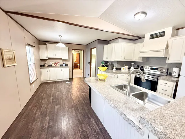 $1,499 | 210 Lake Drive, Oyster Creek, TX 77541