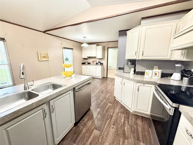 $1,499 | 210 Lake Drive, Oyster Creek, TX 77541