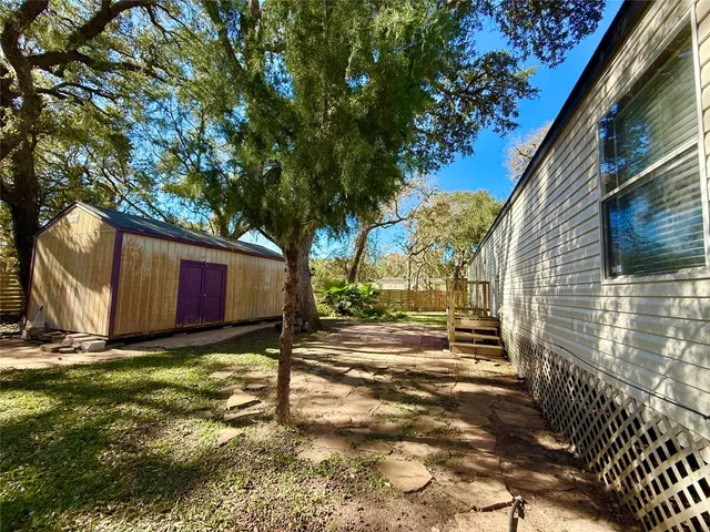 $1,499 | 210 Lake Drive, Oyster Creek, TX 77541