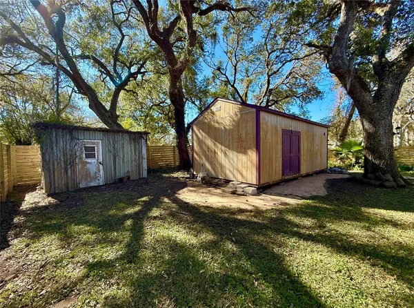 $1,399 | 210 Lake Drive, Oyster Creek, TX 77541