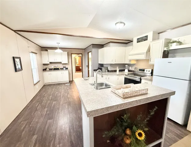 $1,499 | 210 Lake Drive, Oyster Creek, TX 77541