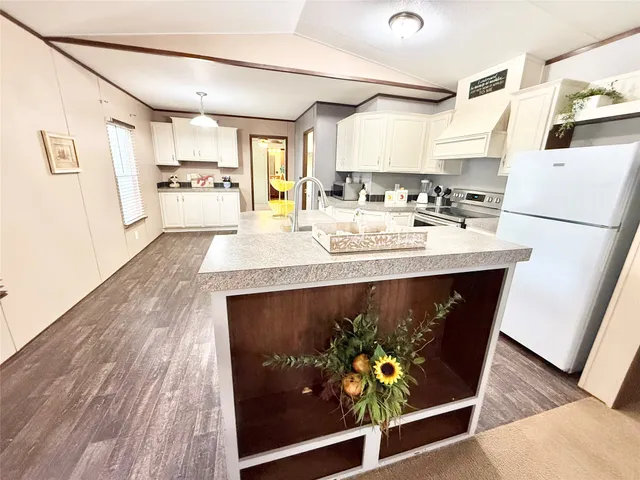 $1,499 | 210 Lake Drive, Oyster Creek, TX 77541