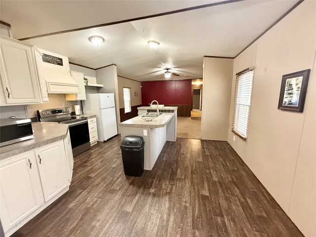 $1,499 | 210 Lake Drive, Oyster Creek, TX 77541