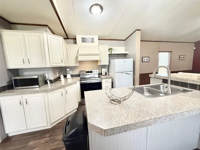 $1,499 | 210 Lake Drive, Oyster Creek, TX 77541