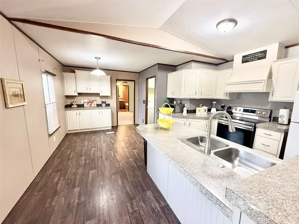 $1,399 | 210 Lake Drive, Oyster Creek, TX 77541