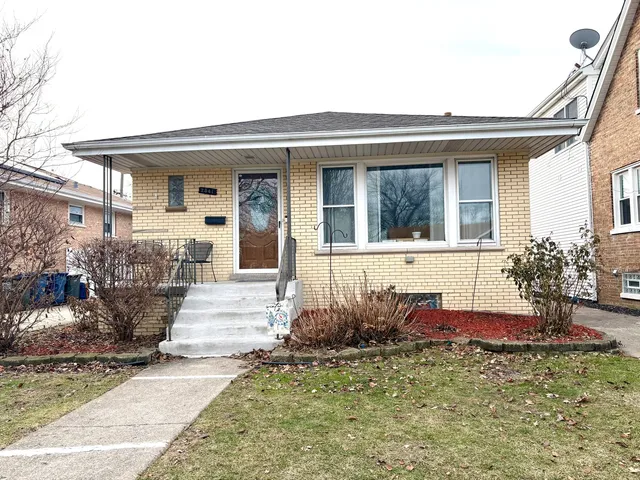 $322,900 | 2841 West 100th Place, Evergreen Park, IL 60805