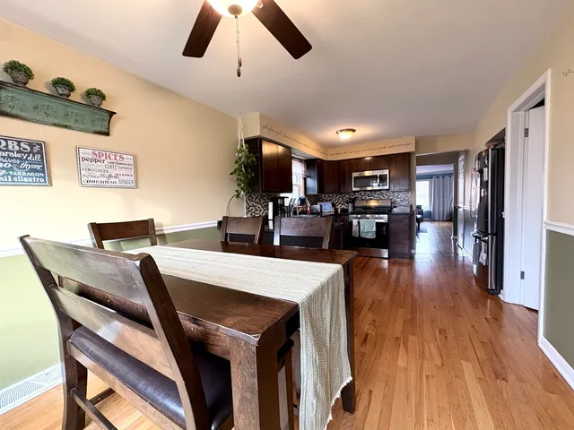 $322,900 | 2841 West 100th Place, Evergreen Park, IL 60805