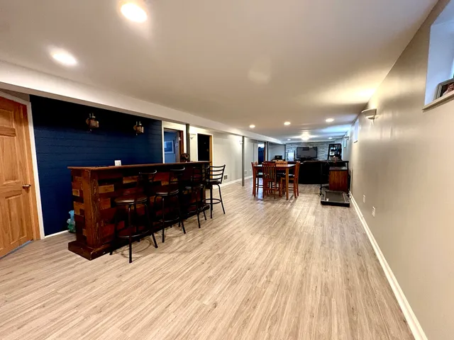 $322,900 | 2841 West 100th Place, Evergreen Park, IL 60805