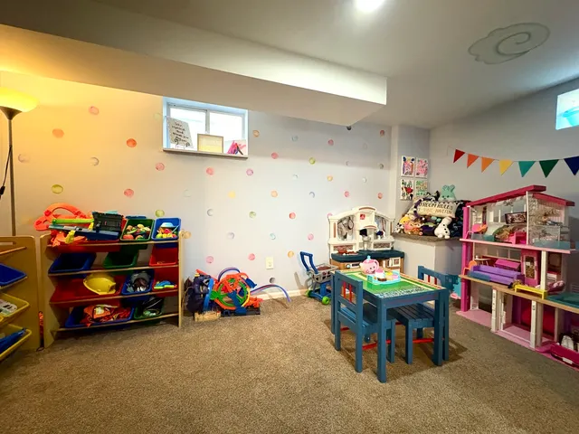 $322,900 | 2841 West 100th Place, Evergreen Park, IL 60805