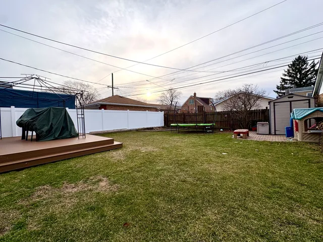 $322,900 | 2841 West 100th Place, Evergreen Park, IL 60805