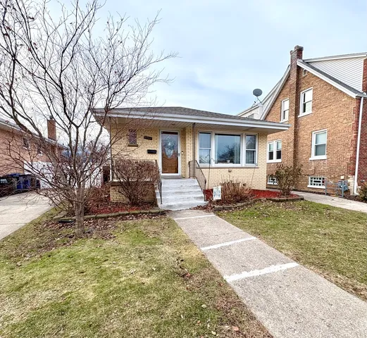 $322,900 | 2841 West 100th Place, Evergreen Park, IL 60805