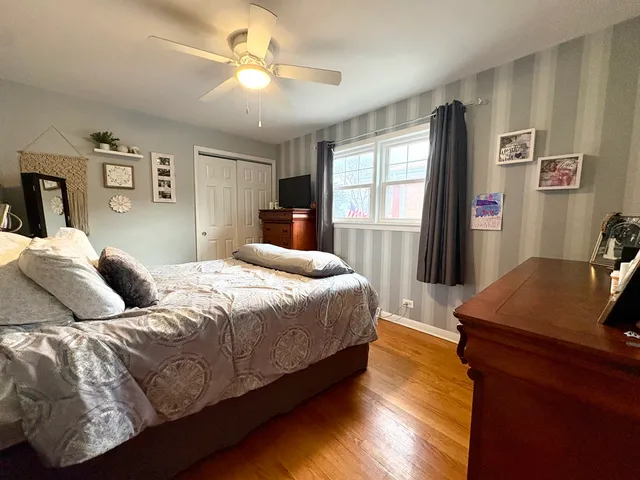 $322,900 | 2841 West 100th Place, Evergreen Park, IL 60805