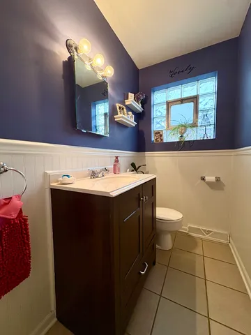 $322,900 | 2841 West 100th Place, Evergreen Park, IL 60805