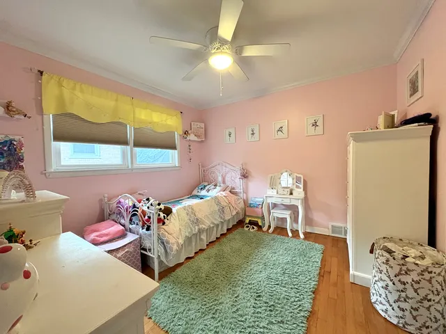 $322,900 | 2841 West 100th Place, Evergreen Park, IL 60805