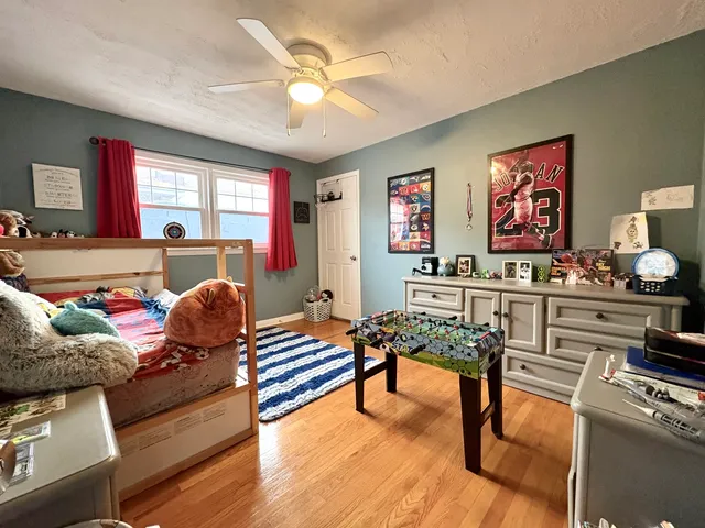 $322,900 | 2841 West 100th Place, Evergreen Park, IL 60805