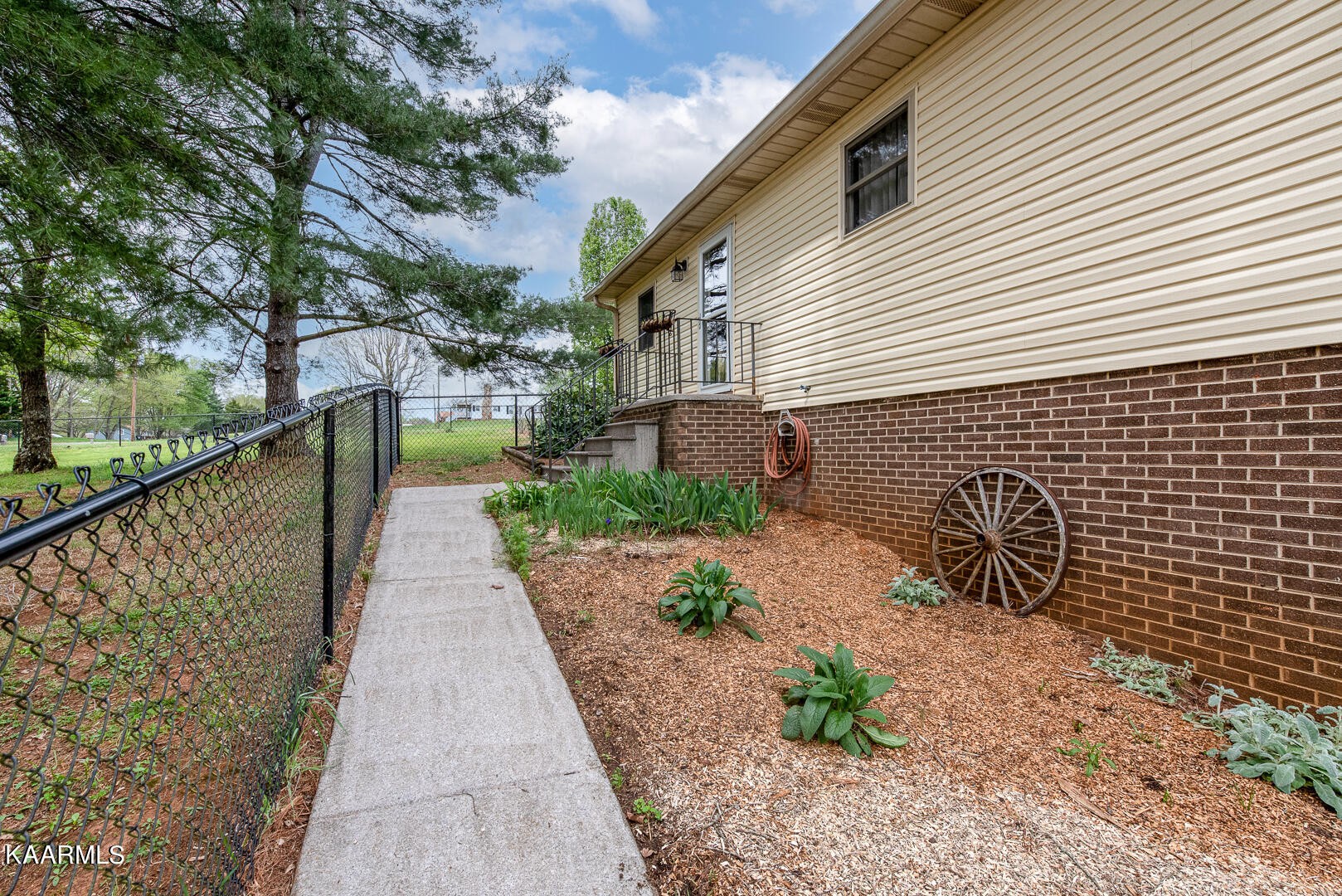 510 Disco Loop Road Friendsville, TN 37737 - Photo 3 of 39 Gallery Image 3