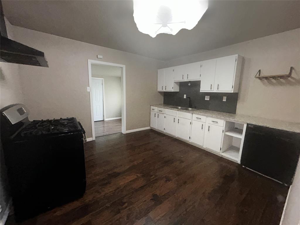 1031 Wade Hampton Street Benbrook, TX 76126 - Photo 9 of 20