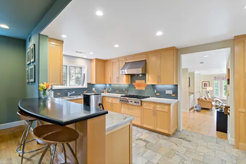 $2,890,000 | 616 Lakeview Way, Redwood City, CA 94062