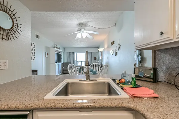 $322,000 | 7310 Seawall Boulevard, Unit 907, Galveston, TX 77551