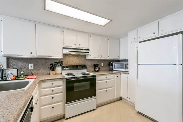 $322,000 | 7310 Seawall Boulevard, Unit 907, Galveston, TX 77551