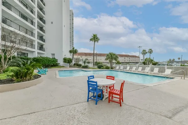 $322,000 | 7310 Seawall Boulevard, Unit 907, Galveston, TX 77551