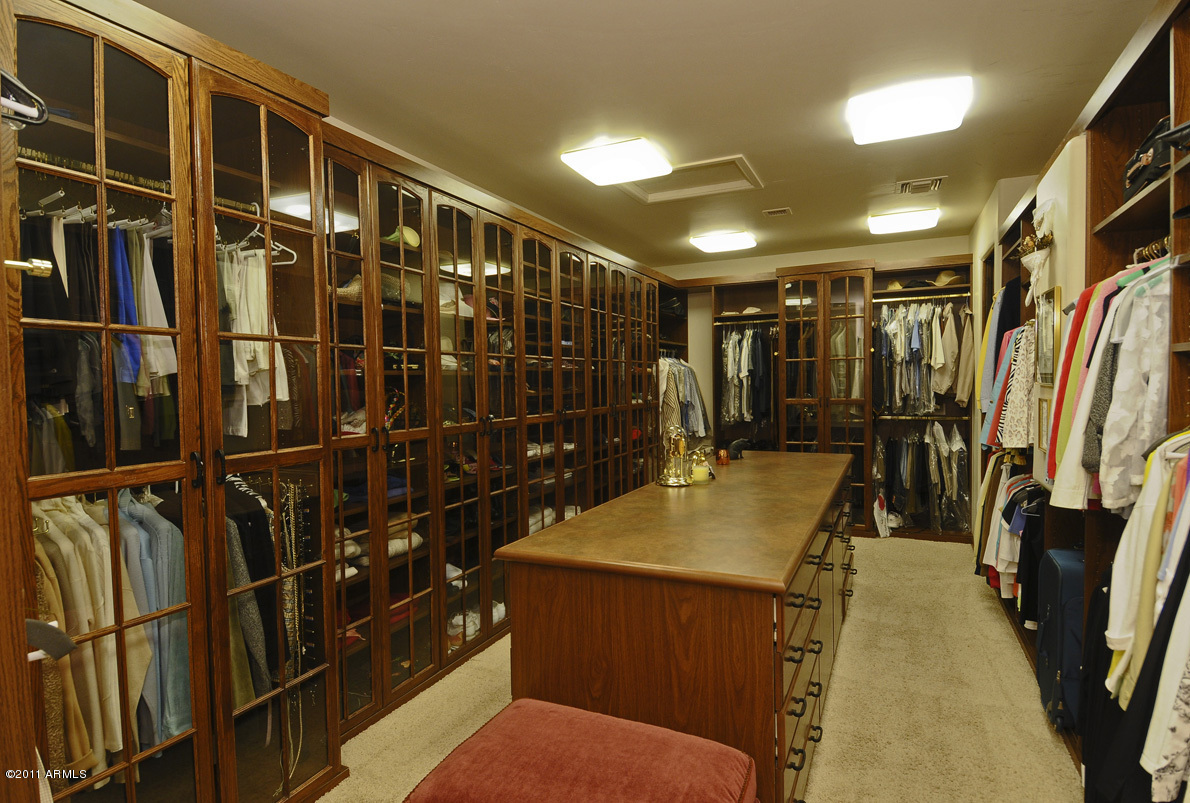 5502 East Rockridge Road Phoenix, AZ 85018 - Photo 11 of 25 Master_Closet