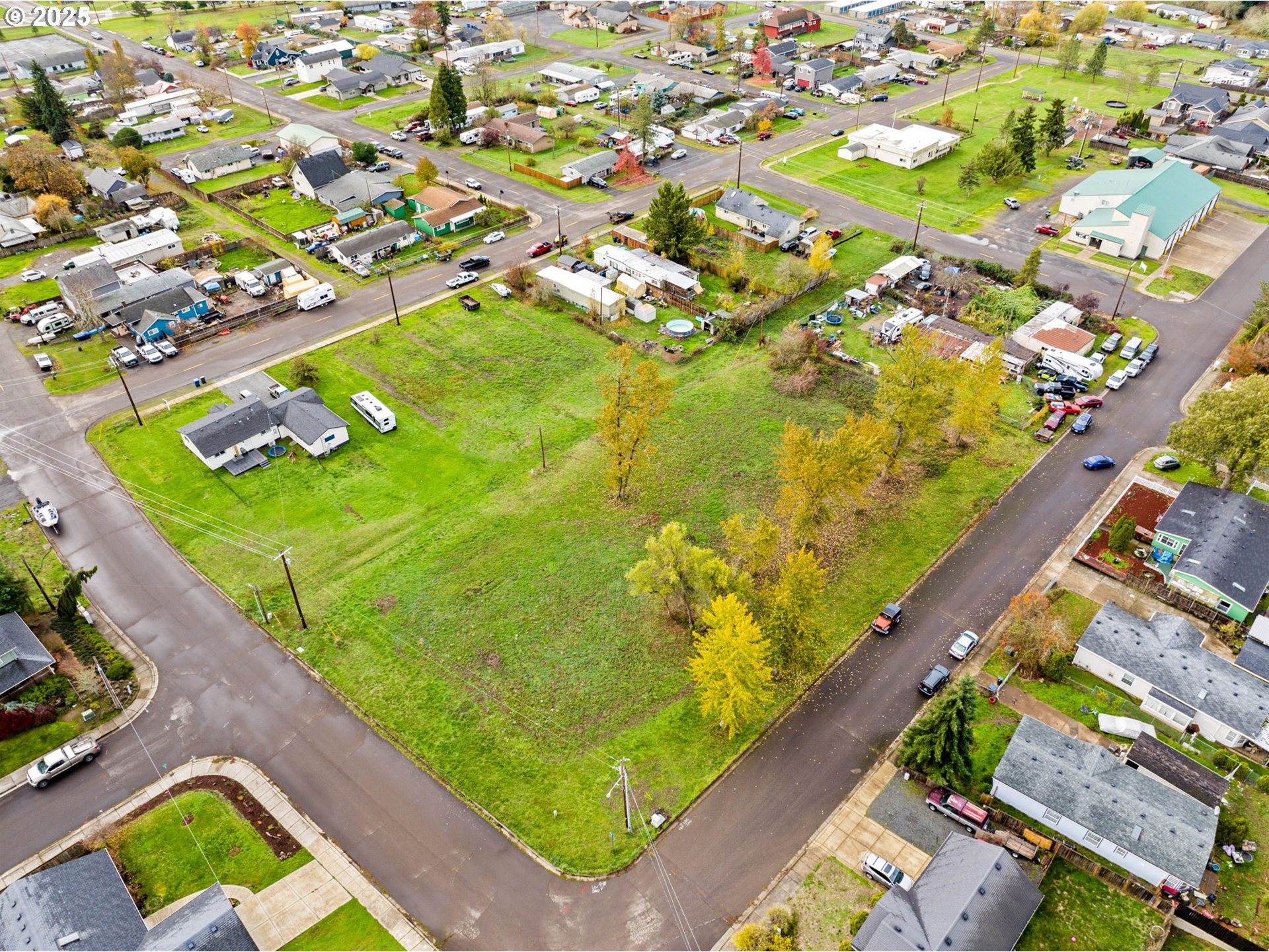 287 East 3rd Street Lowell, OR 97452 - Photo 10 of 23