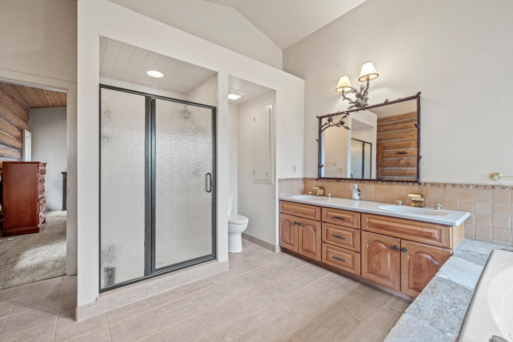 24624 Schaupp Road Klamath Falls, OR 97603 - Photo 42 of 62 24624SchauppRd.-Interiors-24