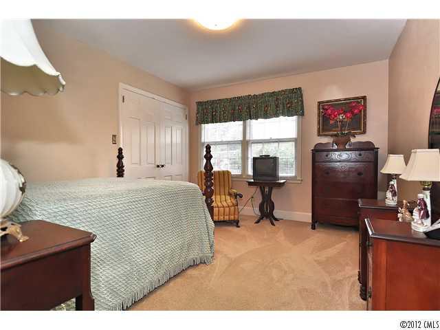 7033 Thermal Road Charlotte, NC 28211 - Photo 10 of 16 Gallery Image 10