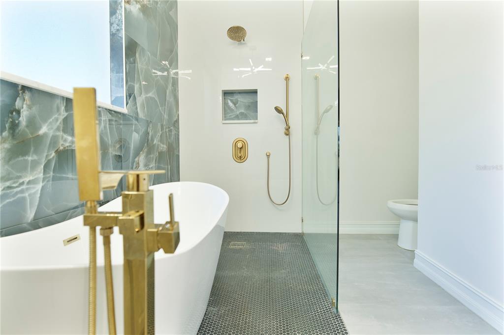 2560 Tall Maple Loop Ocoee, FL 34761 - Photo 18 of 32 a bathroom with a sink a toilet and shower