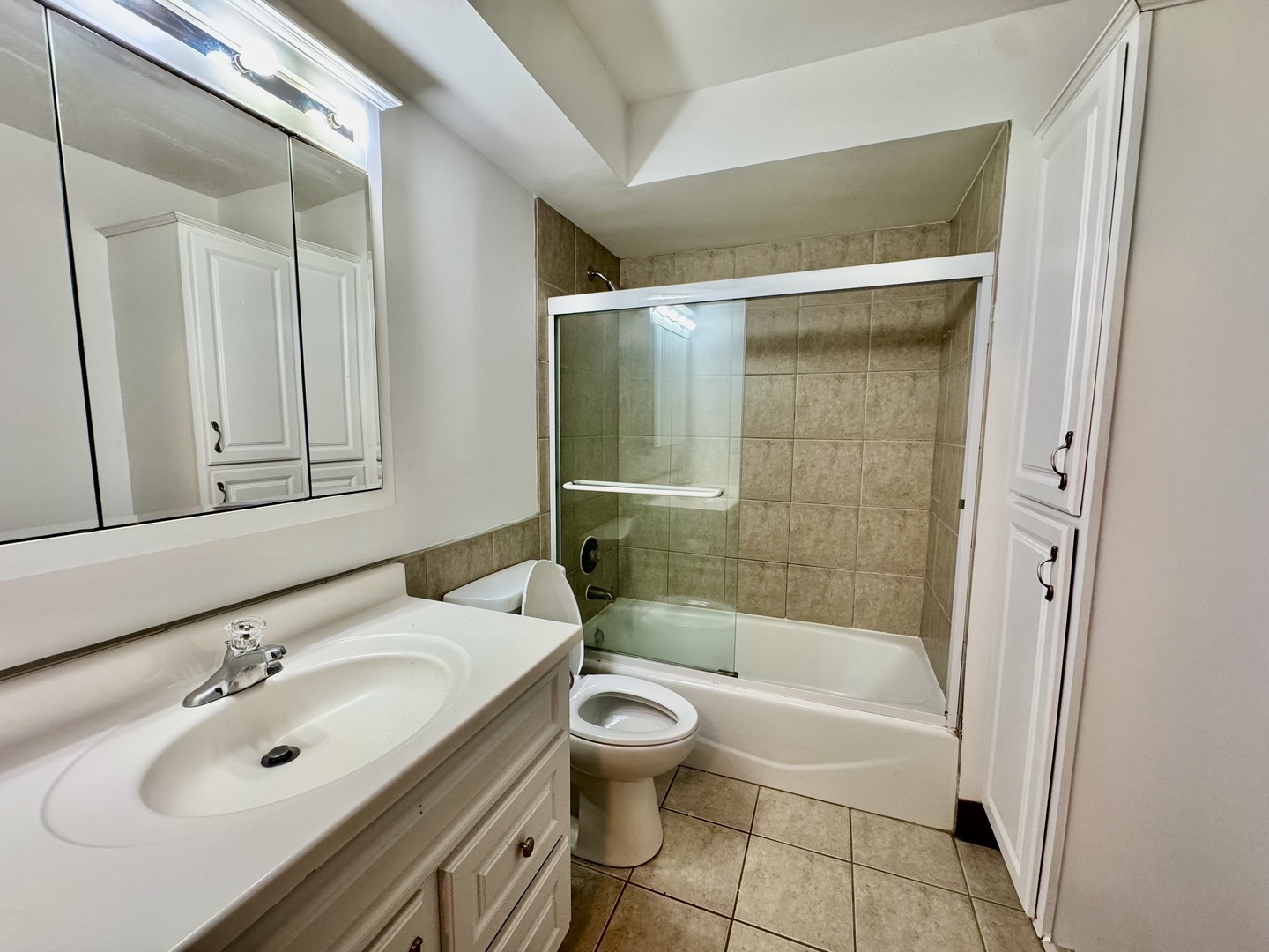 2506 Green Bay Road, Unit 2 Highland Park, IL 60035 - Photo 7 of 11 a bathroom with a sink toilet tub and shower