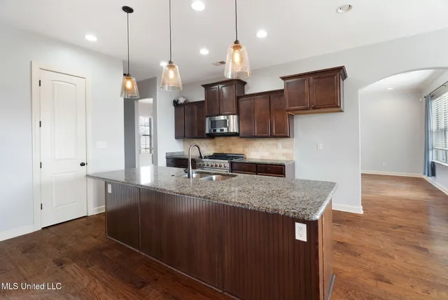 $525,000 | 4809 Bakersfield Drive, Nesbit, MS 38651