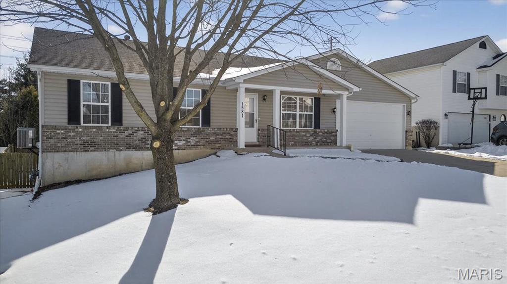 1581 Tea Party Lane O'Fallon, MO 63366 - Photo 3 of 51