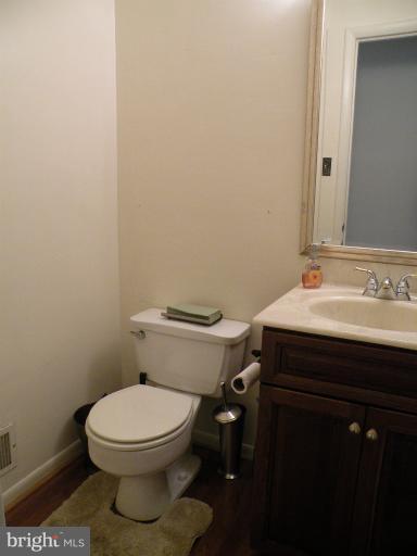 6361 Silver Ridge Circle Alexandria, VA 22315 - Photo 3 of 6 Bath