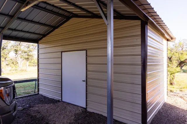 a view of a backyard with plants