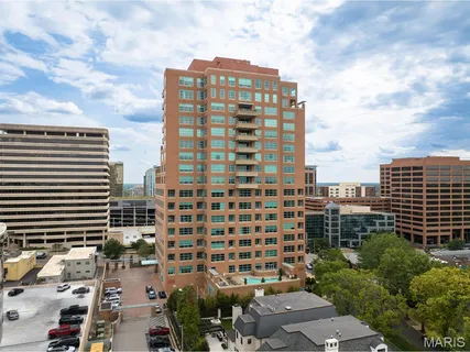 $1,550,000 | 8025 Maryland Avenue, Unit 10E, St. Louis, MO 63105