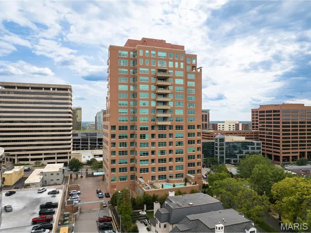 $1,550,000 | 8025 Maryland Avenue, Unit 10E, St. Louis, MO 63105