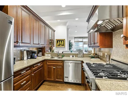 $1,550,000 | 8025 Maryland Avenue, Unit 10E, St. Louis, MO 63105