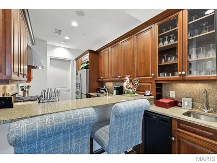 $1,550,000 | 8025 Maryland Avenue, Unit 10E, St. Louis, MO 63105