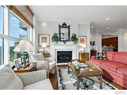 $1,550,000 | 8025 Maryland Avenue, Unit 10E, St. Louis, MO 63105