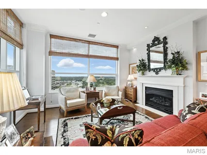 $1,550,000 | 8025 Maryland Avenue, Unit 10E, St. Louis, MO 63105