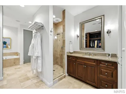 $1,550,000 | 8025 Maryland Avenue, Unit 10E, St. Louis, MO 63105