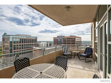 $1,550,000 | 8025 Maryland Avenue, Unit 10E, St. Louis, MO 63105