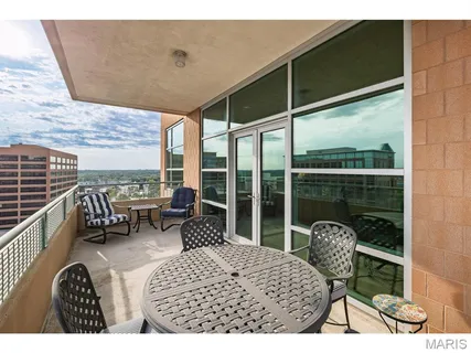 $1,550,000 | 8025 Maryland Avenue, Unit 10E, St. Louis, MO 63105