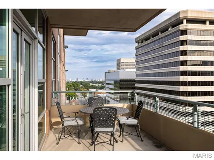$1,550,000 | 8025 Maryland Avenue, Unit 10E, St. Louis, MO 63105