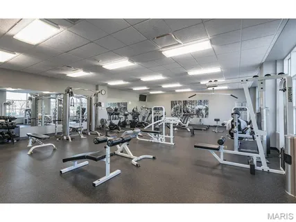 $1,550,000 | 8025 Maryland Avenue, Unit 10E, St. Louis, MO 63105