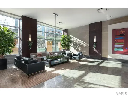 $1,550,000 | 8025 Maryland Avenue, Unit 10E, St. Louis, MO 63105