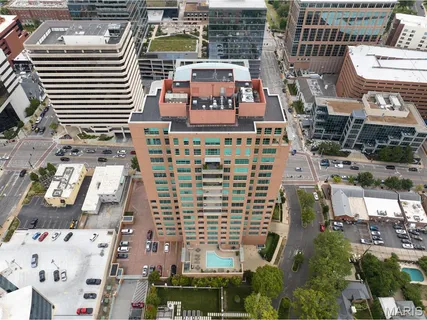$1,550,000 | 8025 Maryland Avenue, Unit 10E, St. Louis, MO 63105